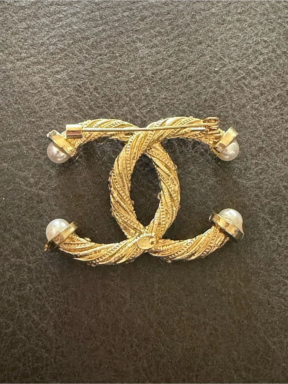 Chanel brooch - Picture 5 of 10